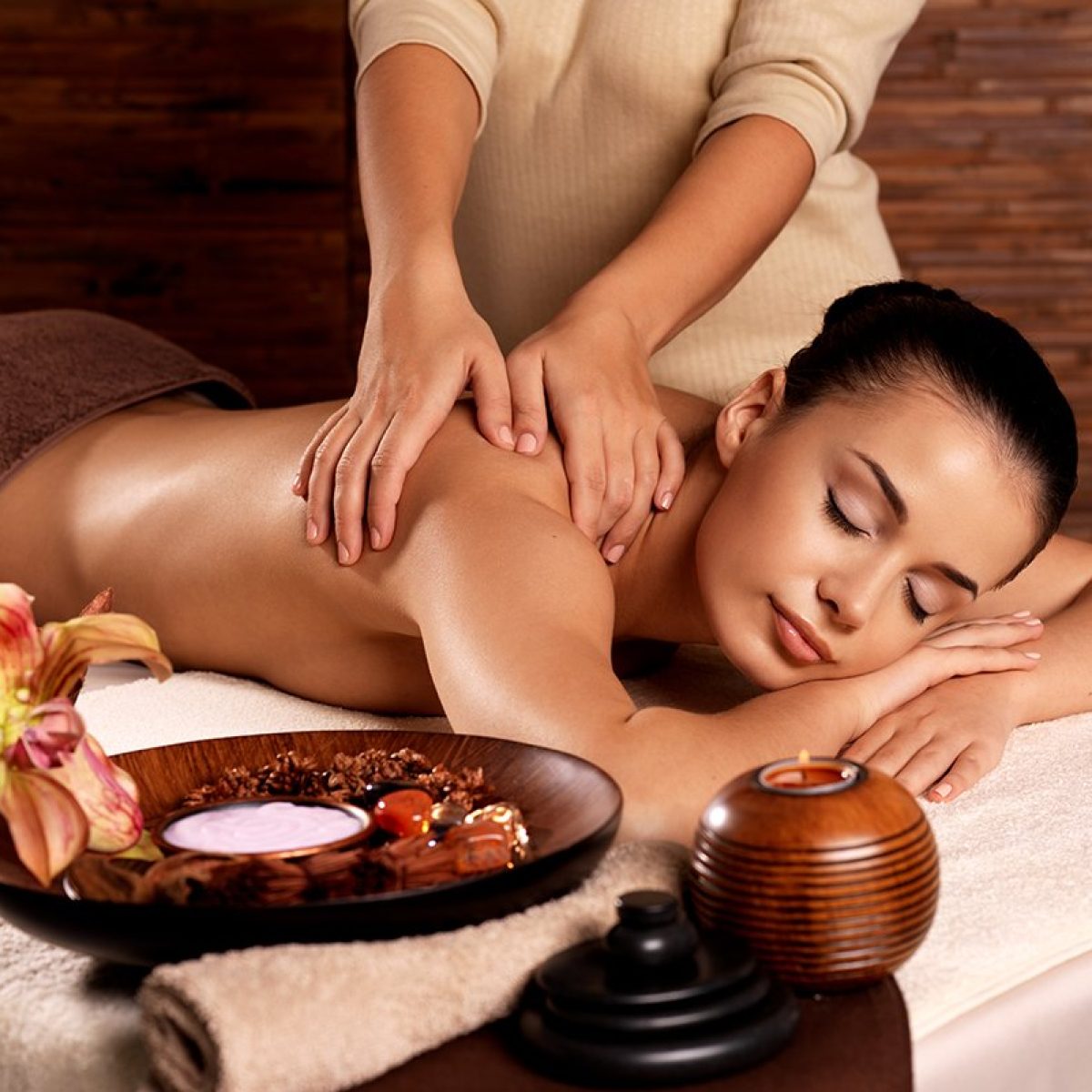 OIL-MASSAGE-AT-GOLDEN-TOUCH-PATONG.jpg
